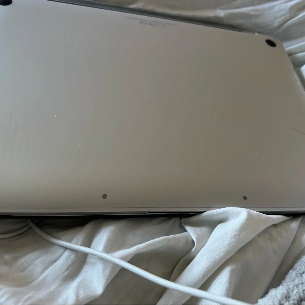 Apple PC Preowned Good Condition 15in
